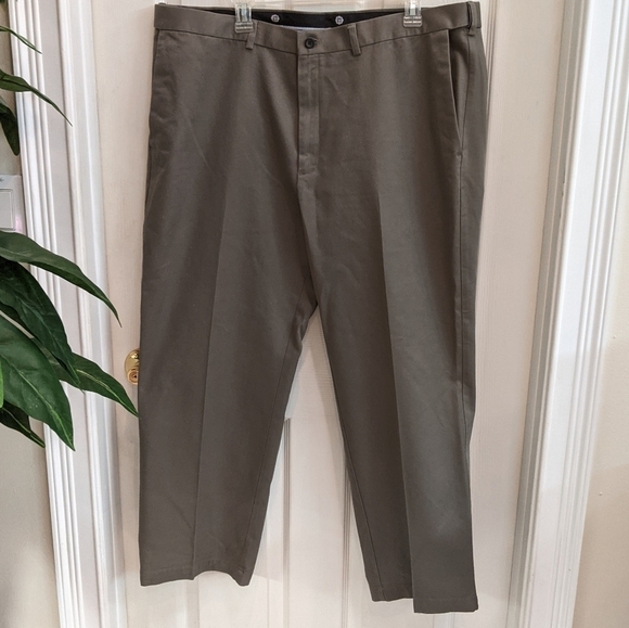 Haggar Classic Fit Men's Gray Dress Pants 42x29 - Picture 1 of 7